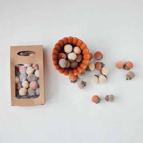 Acorn Scatter Decor