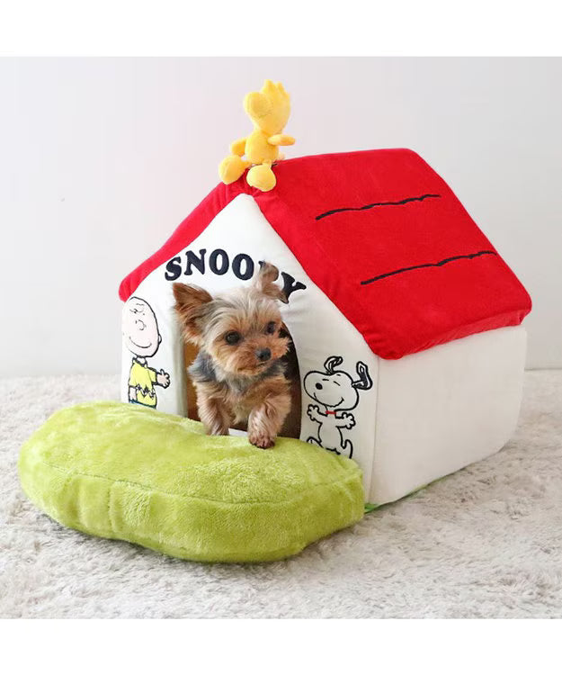 Snoopy Red Roof Folding House with Garden
